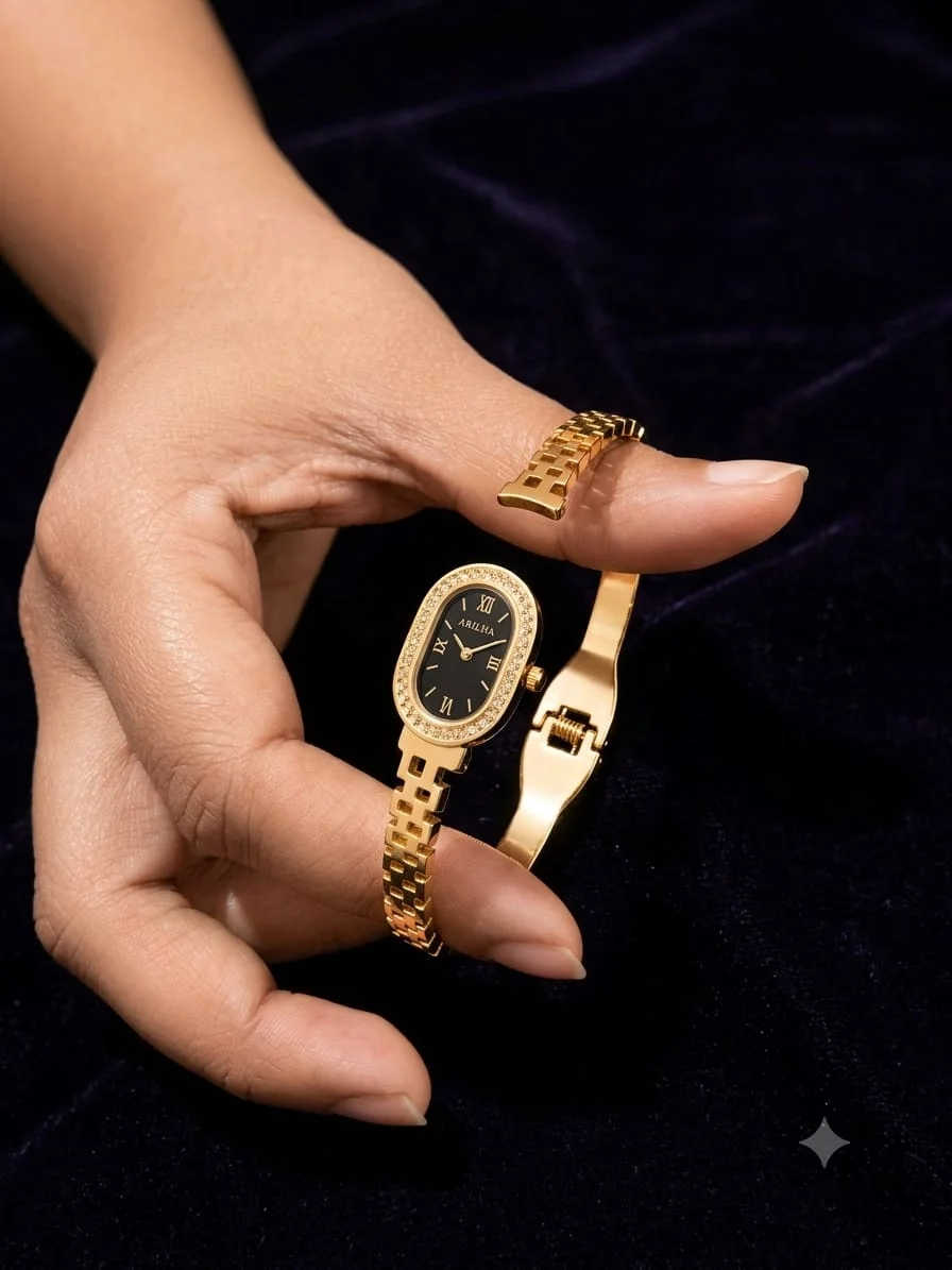 Gold-Plated Women's Watch with Black Dial | ARILHA detail view 2