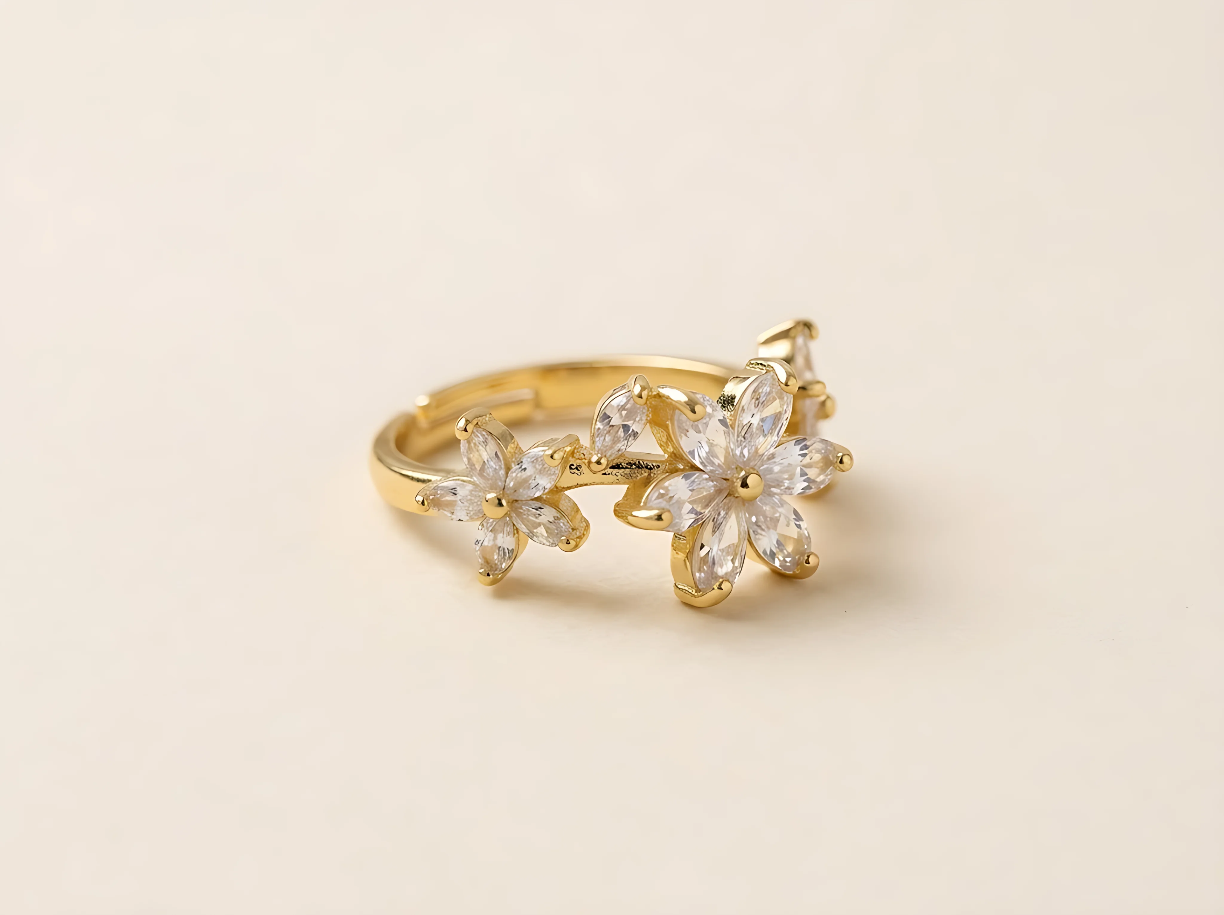 Gold-Plated Floral Crystal Ring for Women – Elegant Statement Jewellery detail view 2
