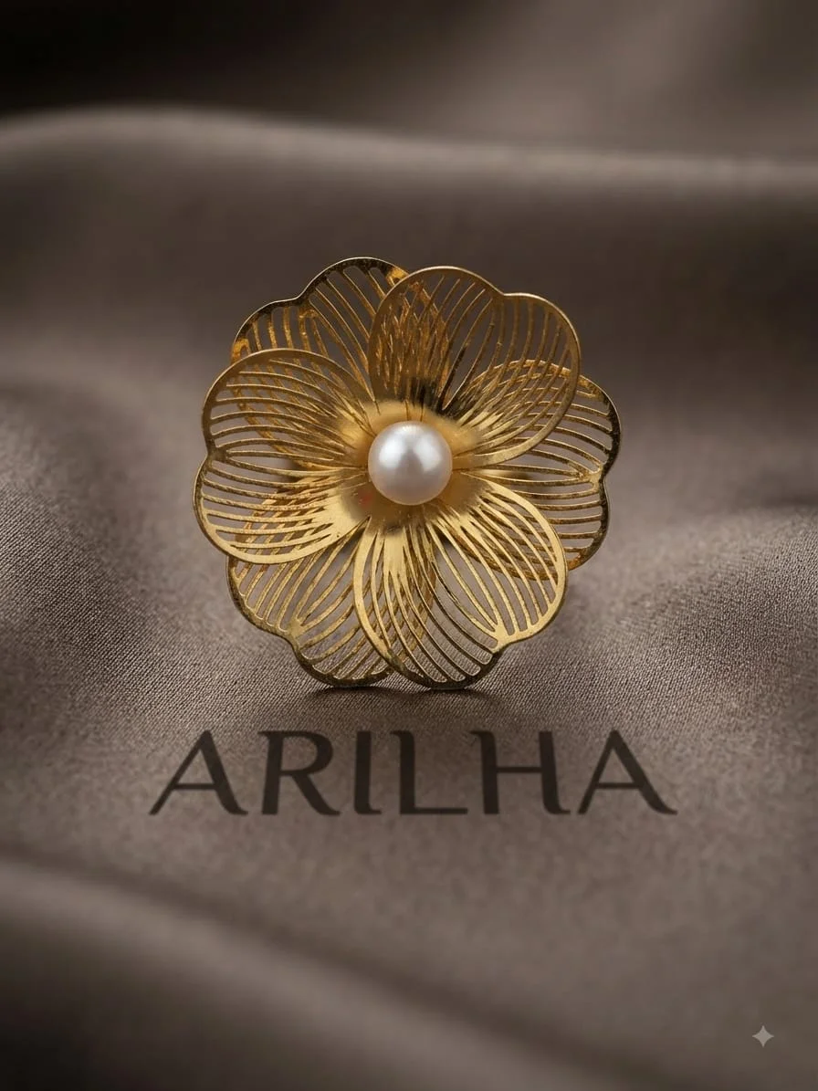 golden floral ring detail view 3