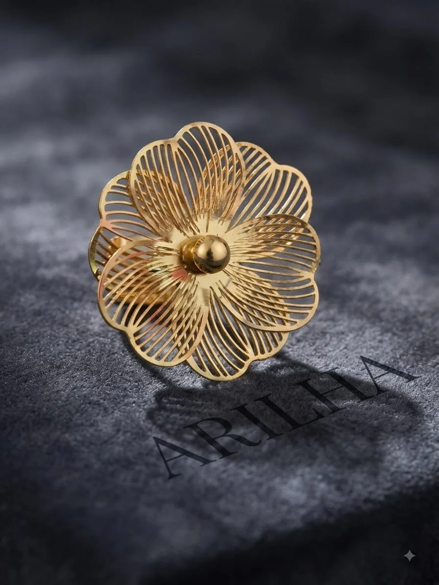 golden floral ring detail view 2